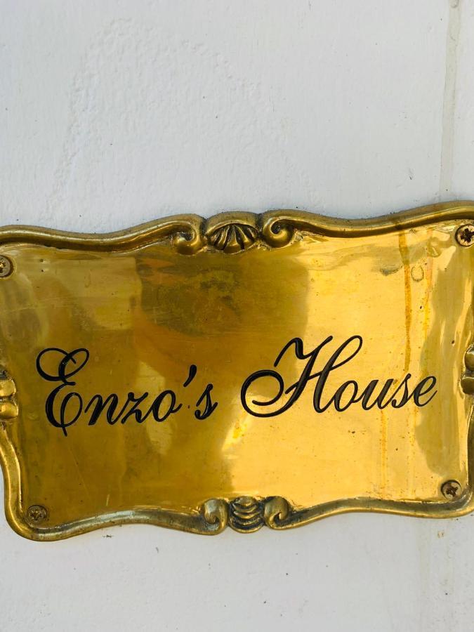 Enzo'S House Hotel Лука Екстериор снимка