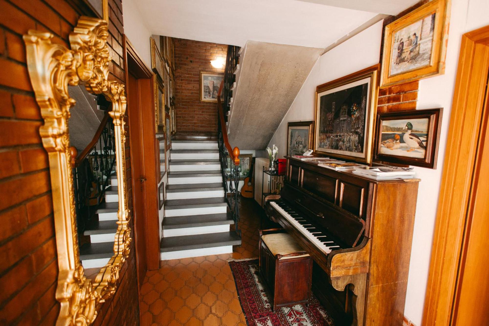 Enzo'S House Hotel Лука Екстериор снимка