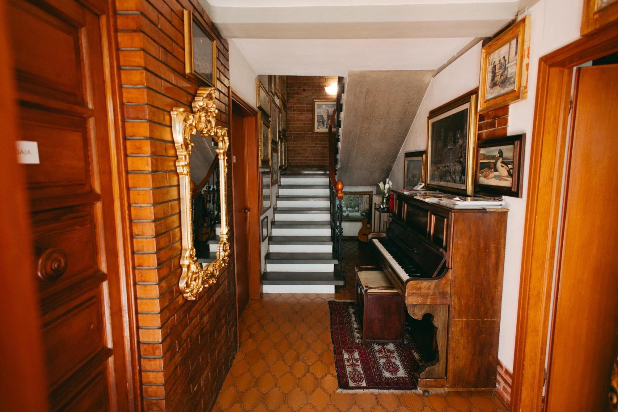 Enzo'S House Hotel Лука Екстериор снимка