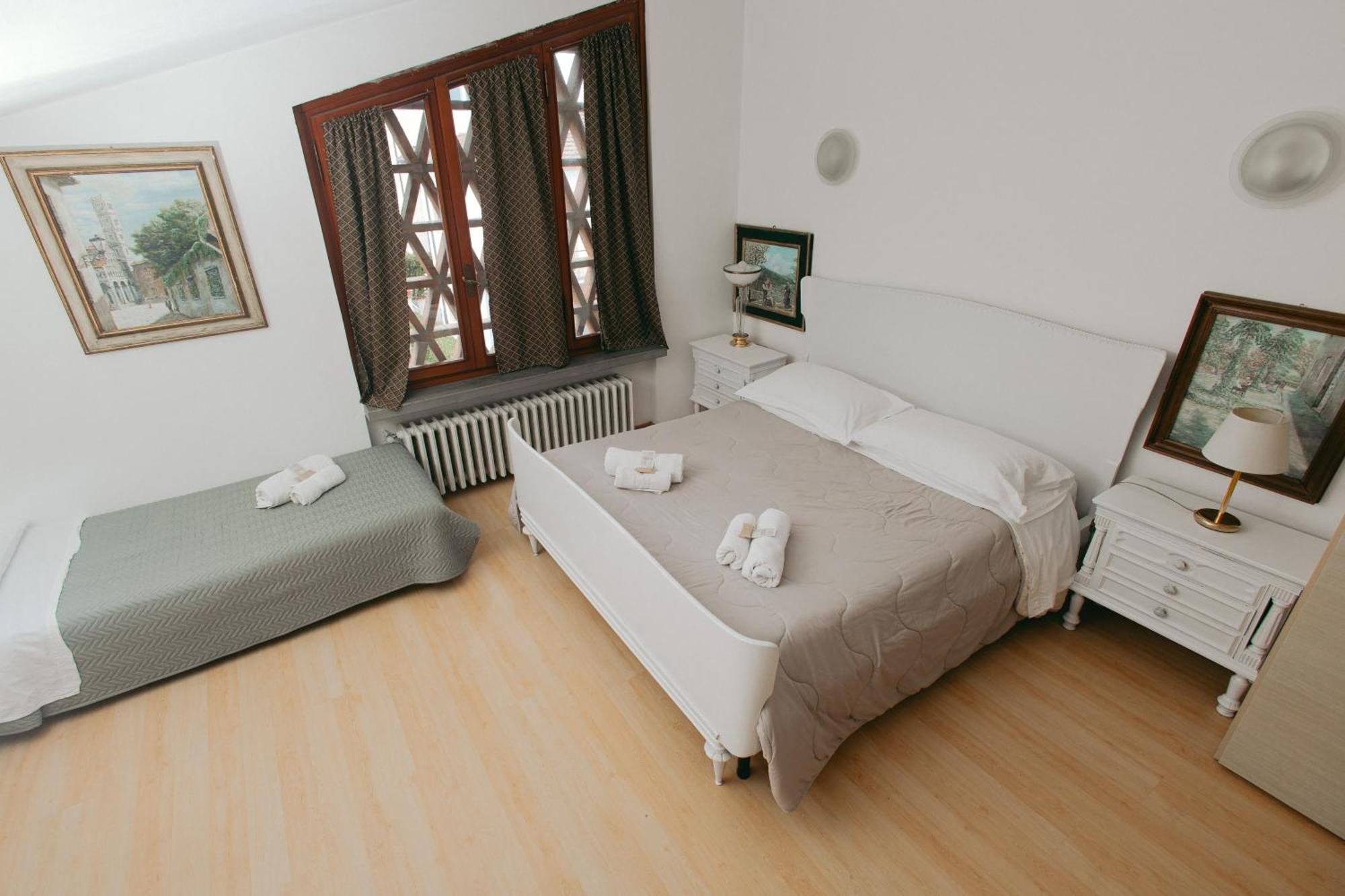 Enzo'S House Hotel Лука Екстериор снимка