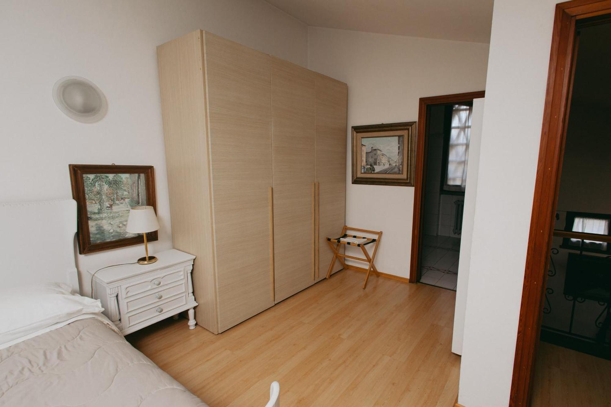 Enzo'S House Hotel Лука Екстериор снимка